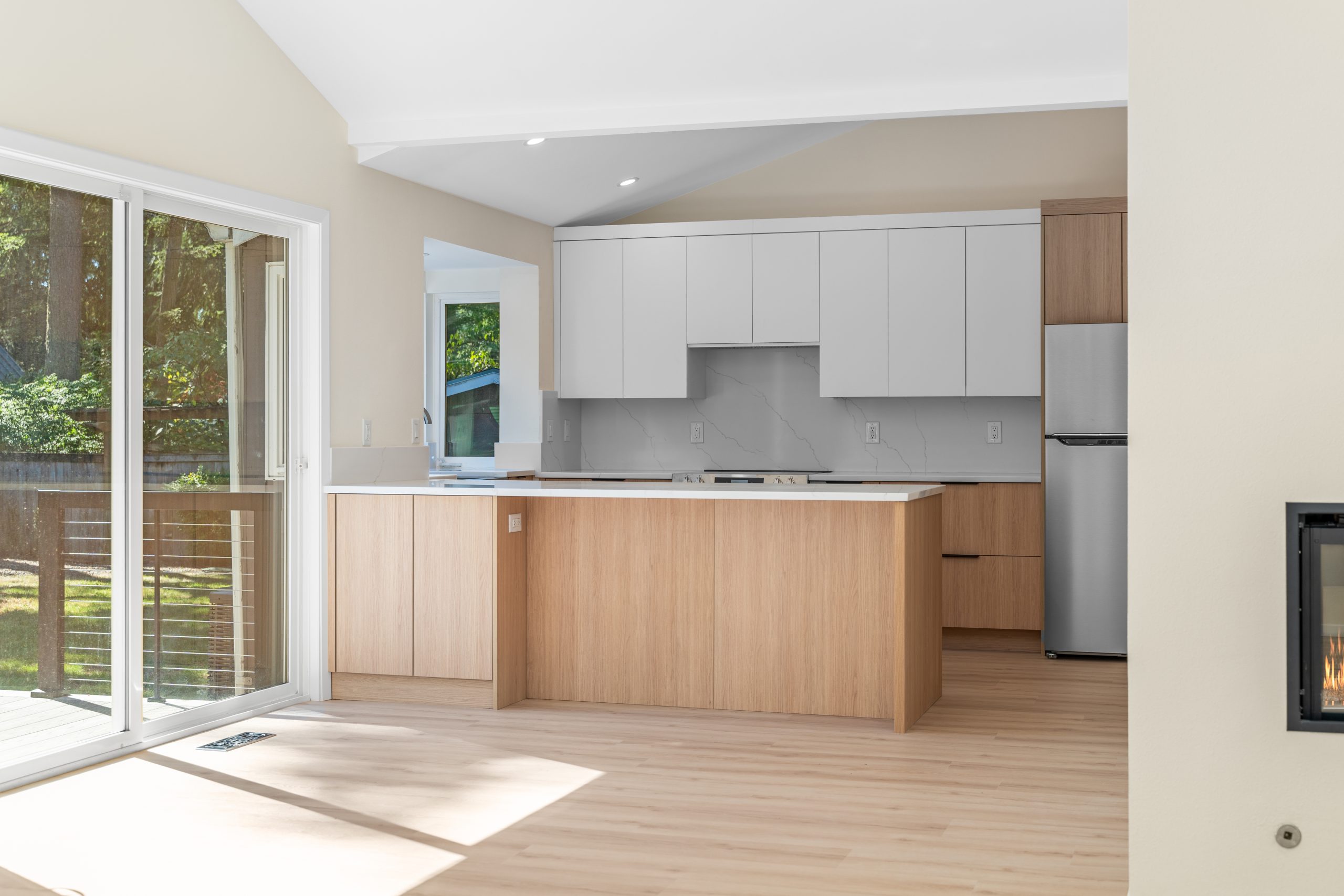 Minimalist Contemporary Kitchen Remodel by Beaver Build project photo